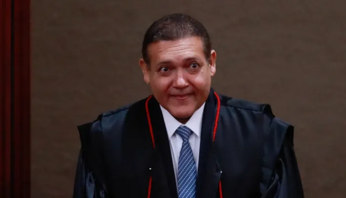 Kassio Nunes assume TSE em meio a desconfiança de aliados de Bolsonaro