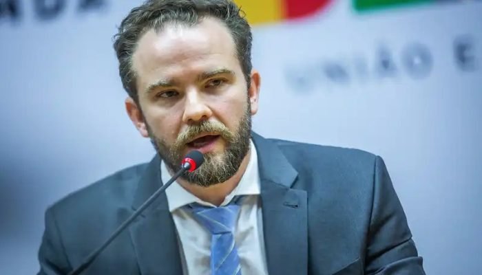 Ministro da Fazenda discute PEC da Escala 6×1 em audiência pública