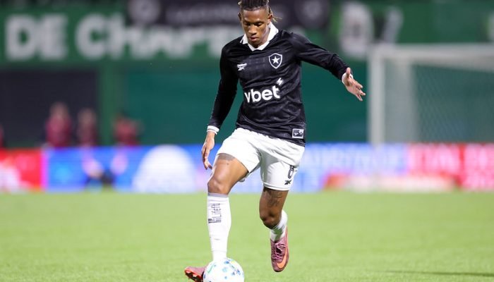 Botafogo e Corinthians se enfrentam no Brasileirão; saiba onde assistir