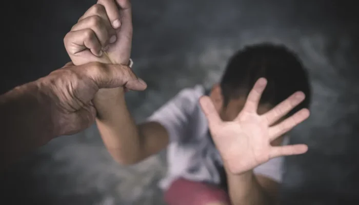 Cresce a violência sexual contra meninas no Brasil: 64 casos diários