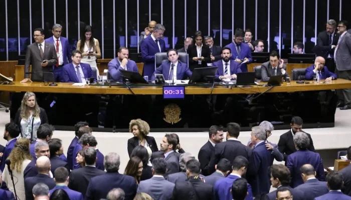 Transparência Internacional critica Câmara por favorecer desinformação e irregularidades