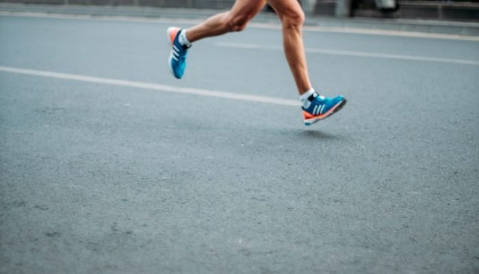 Estudo revela que adultos precisam aumentar em até 4 vezes a prática de exercícios