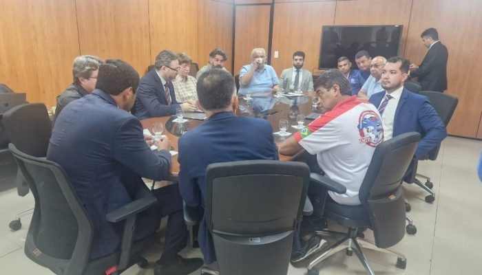 Motoristas de ônibus e empresários não chegam a acordo e greve será decidida nesta segunda