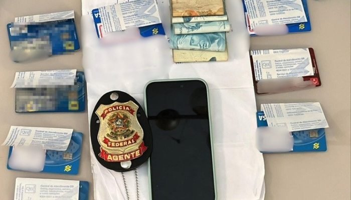 Polícia Federal desmantela grupo que fraudava benefícios do INSS e sequestra R$ 1 milhão