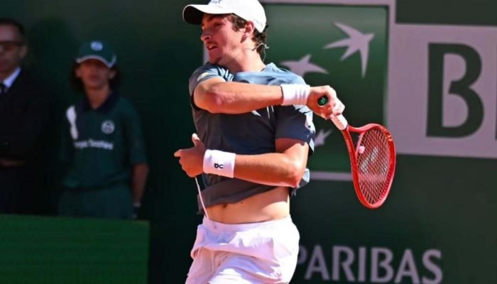 João Fonseca enfrenta Dino Prizmic em Roland Garros; saiba onde assistir