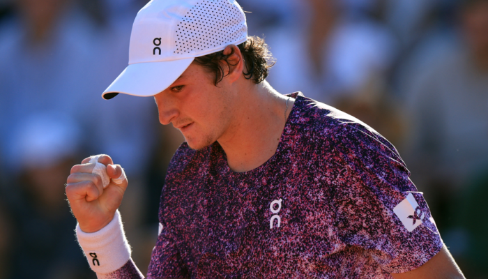 João Fonseca conquista virada emocionante e enfrenta Djokovic em Roland Garros