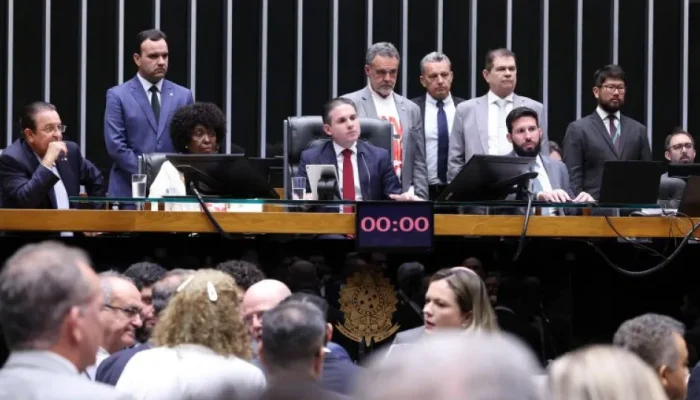 Câmara aprova PEC que elimina escala 6x1 e reduz jornada para 40 horas