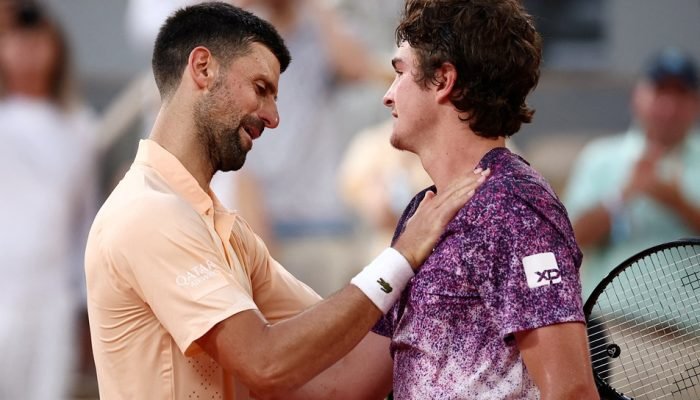João Fonseca avança em Roland Garros após vencer Djokovic; próximo desafio é contra Ruud