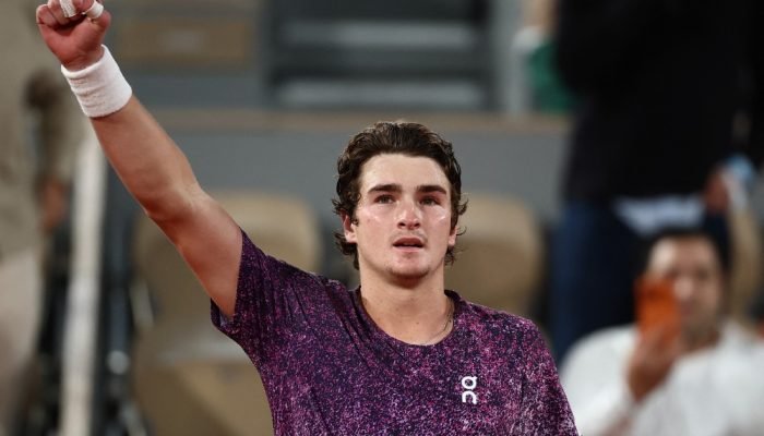João Fonseca brilha em Roland Garros e avança no ranking da ATP