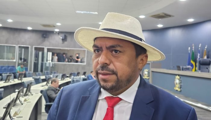 João Pereira defende mulher na suplência de Júlio César e menciona Rosário Bezerra e Regina Sousa