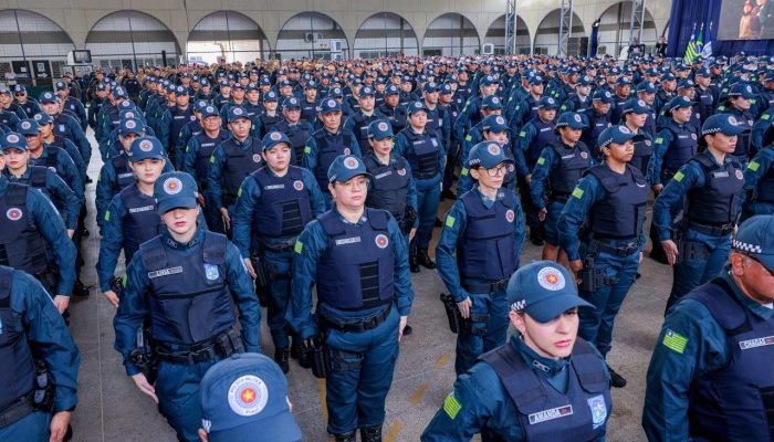 Governador do Piauí institui Batalhão de Policiamento Escolar e reorganiza PM