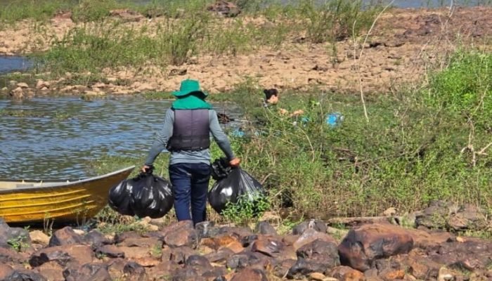 Mutirão retira 70 kg de lixo do Rio Poti em Teresina