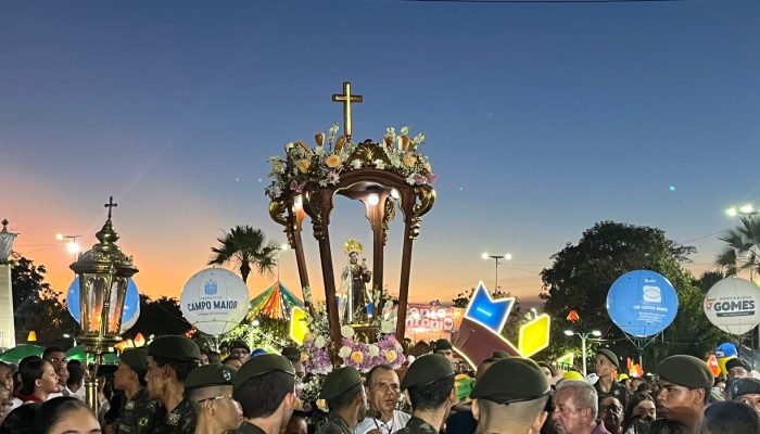 Fé e futebol: multidão celebra procissão de Santo Antônio e estreia do Brasil na Copa