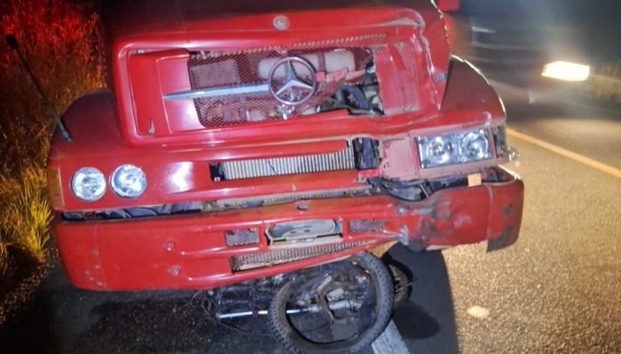 Motociclista de 24 anos morre em colisão com caminhão na Br-316, no Piauí
