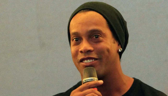Ronaldinho Gaúcho: ídolo do futebol e compositor de sucessos musicais