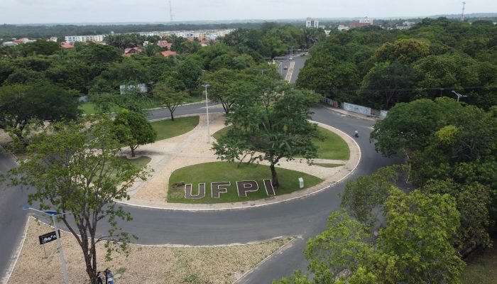Cursos gratuitos de energia solar e mecânica de motocicleta na UFPI e Fadex