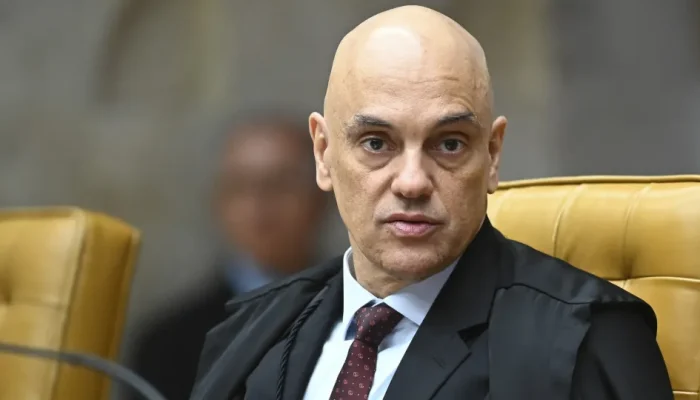 Defesa de Bolsonaro se reúne com Moraes para prorrogação da prisão domiciliar