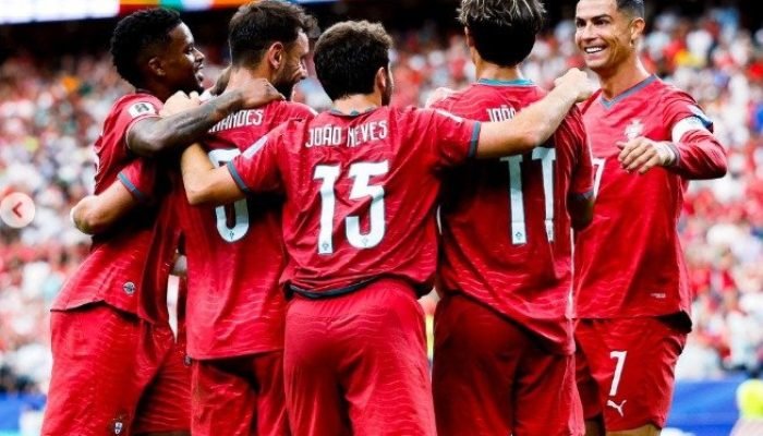 Cristiano Ronaldo e Modric se enfrentam em jogos decisivos nesta quinta-feira