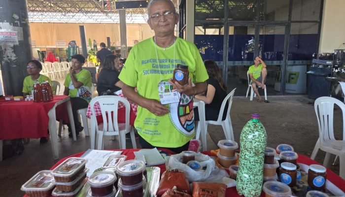 Doce de fava impulsiona renda de quebradeira de coco no Piauí