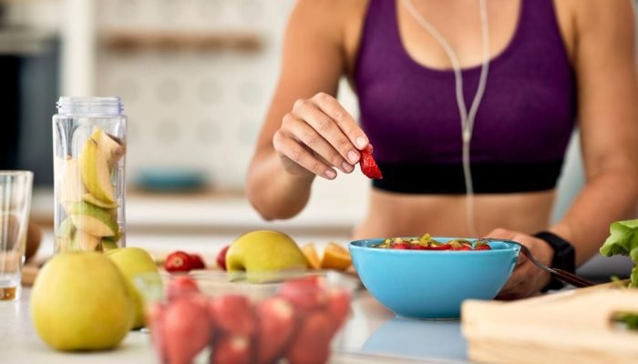 Bulking e cutting: entenda os riscos e benefícios dessa estratégia alimentar