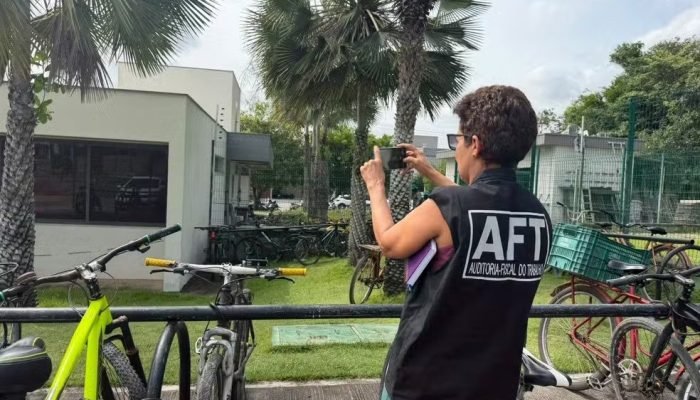 Mulher resgatada após 55 anos em condição análoga à escravidão retorna ao Ceará