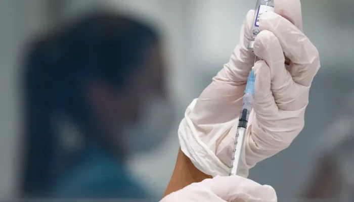 Eurofarma firma parceria para trazer vacina contra chikungunya ao Brasil