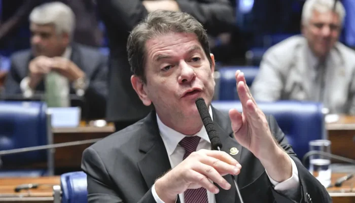 Cid Gomes se candidata ao Senado no Ceará para apoiar PT contra Ciro Gomes