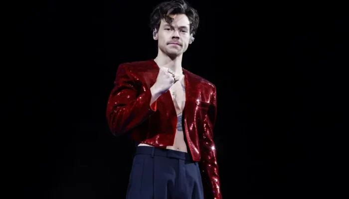 Harry Styles adota visual 'uncool' e se despede da extravagância em nova fase