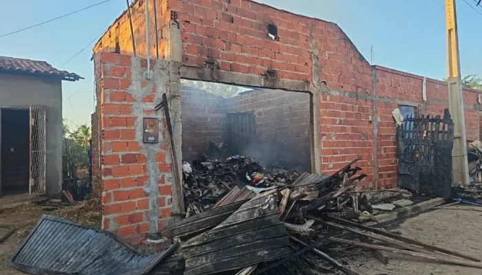 Incêndio devasta residência de catadora de recicláveis em Teresina