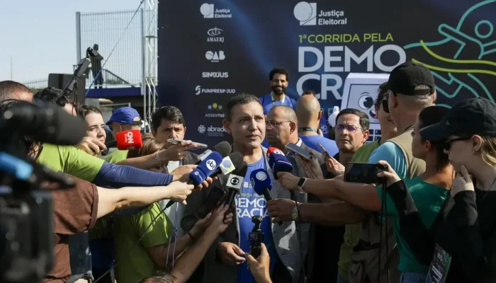 Kassio Nunes Marques defende segurança das urnas eletrônicas em evento em Brasília