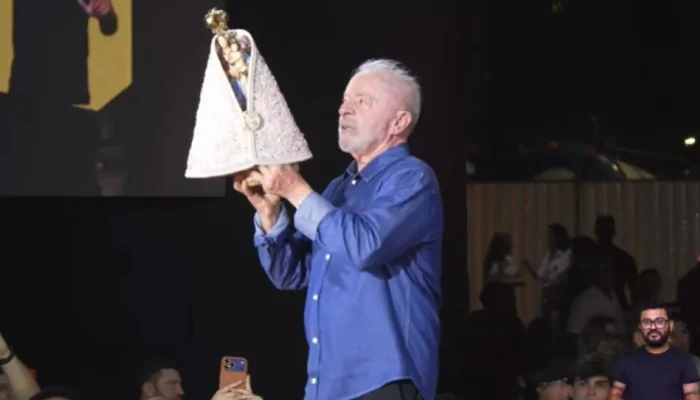 Lula destaca imagem de Nossa Senhora em ato de campanha no Pará