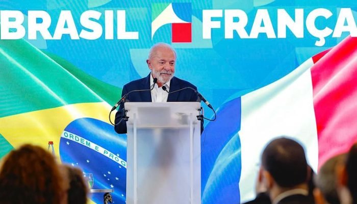lula-na-franca.jpeg