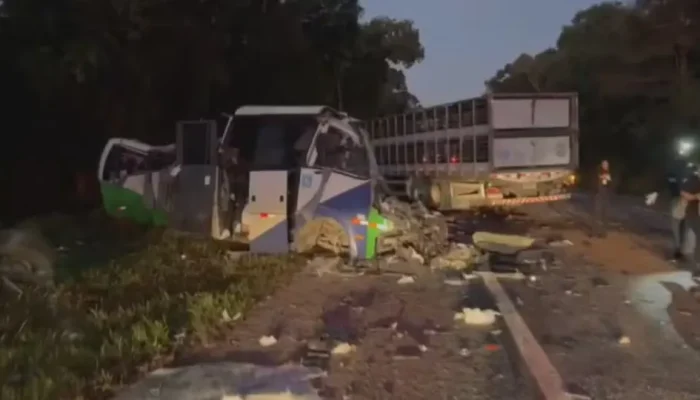 Motorista de micro-ônibus que morreu em acidente no Paraná era pai de dois filhos e goleiro amador