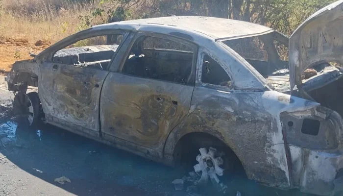Mulher morre em colisão na Br-020; carro é encontrado em chamas
