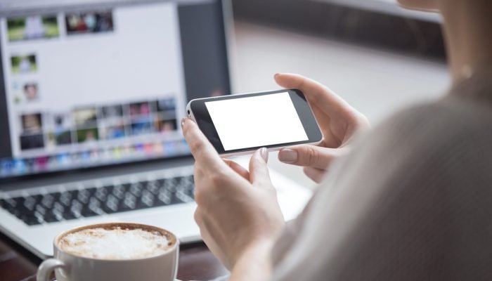 Profissional multimídia. (Foto: reprodução / Freepik)