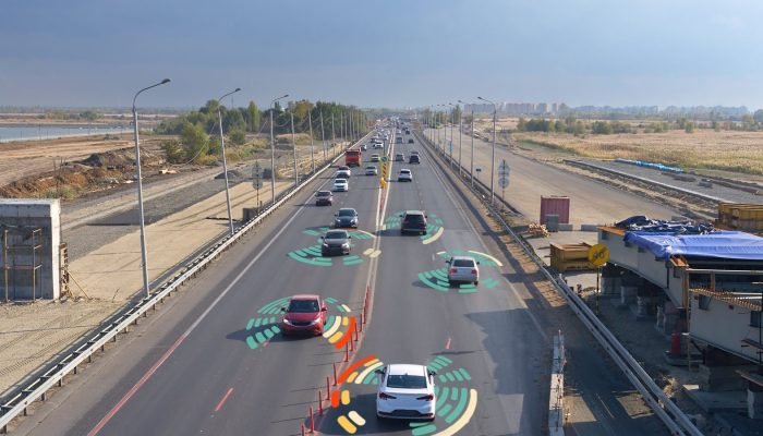 O uso do celular ao volante é uma das infrações mais registradas pelos radares inteligentes. (...