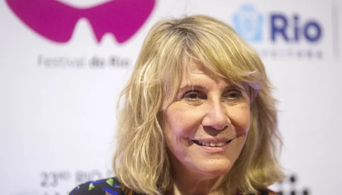 Renata Sorrah reflete sobre aprendizado ao atuar com jovens em nova novela