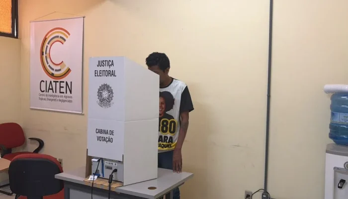 Santiago Belizário vota em Teresina nas eleições de 2026