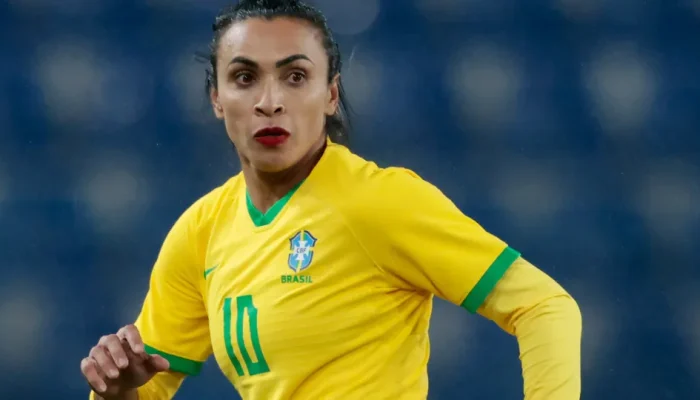 The Guardian lista 50 cavadinhas históricas e destaca Marta, Ceni, Djalminha e Pato