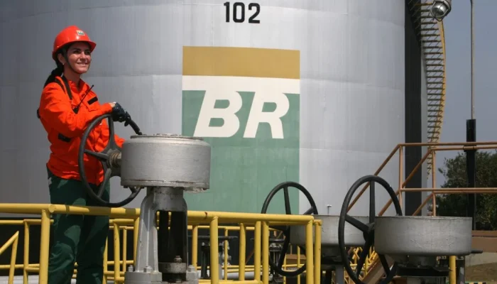 Transpetro abre concurso com 281 vagas e salários de até R$ 15 mil
